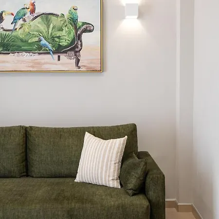 Luxury East Of Апартаменти *